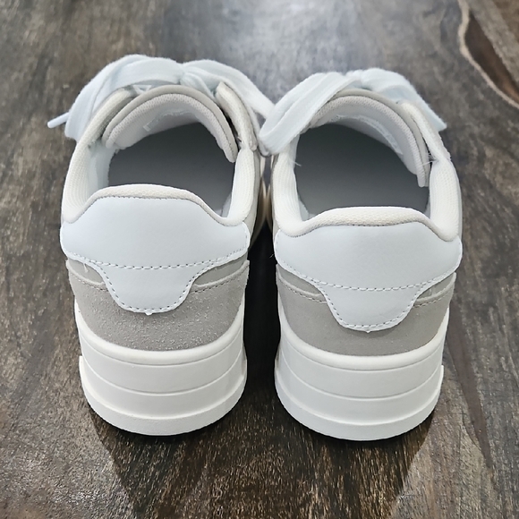 New No Boundaries Gray and White Women's Sneakers - Picture 3 of 7